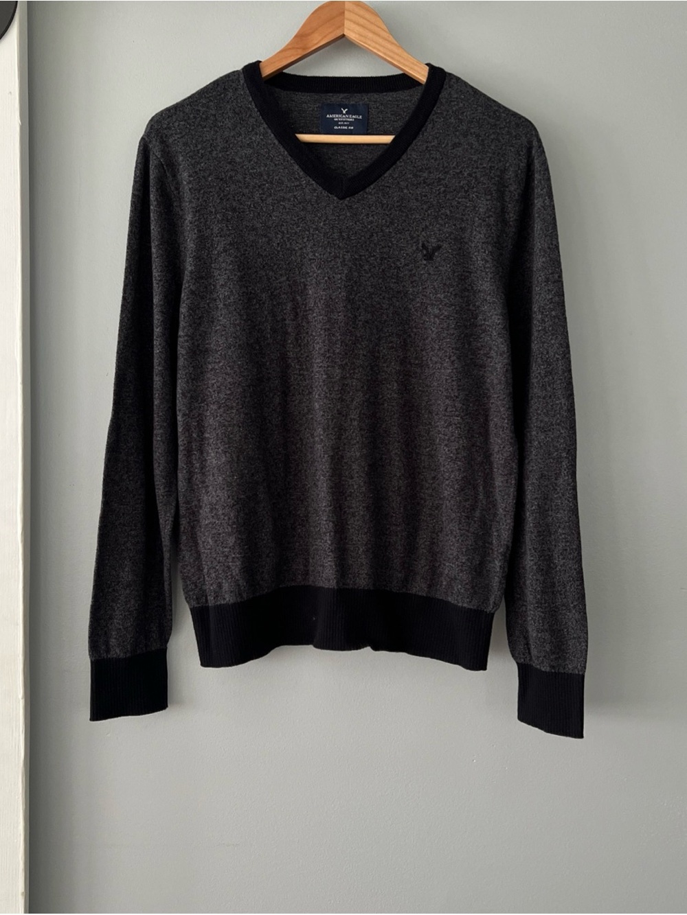 American Eagle Black & Grey Heathered Men’s Medium V-Neck 100% Cotton Sweater